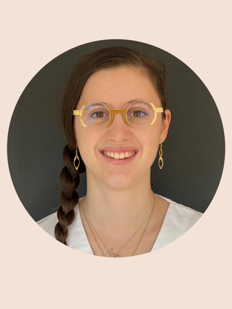 Amandine Bacino, Ostéopathe à Lyon pour les établissements et les particuliers à domicile. Ostéopathe à mi-temps à Bourgoin-Jallieu.